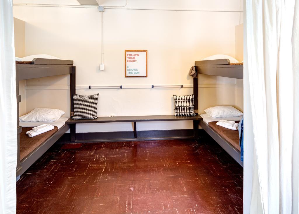 Cama Individual en habitación compartida femenina